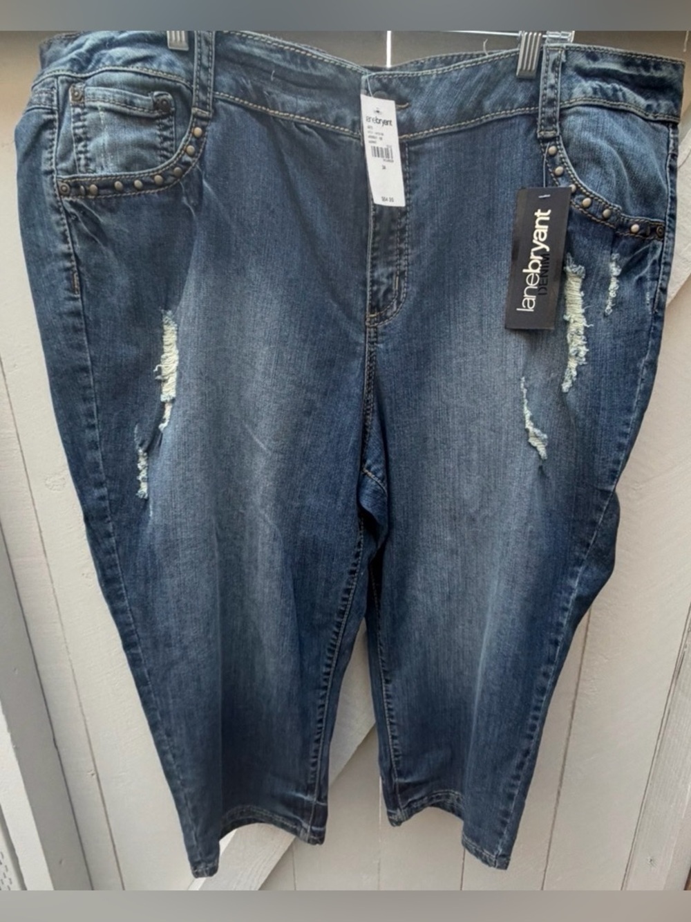 NWT Lane Bryant Medium Blue cropped Jeans with Studded Pockets size 24